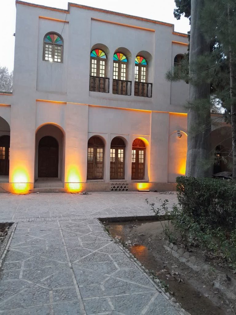 اجرای پروژه نورپردازی باغ شاهزاده ماهان 